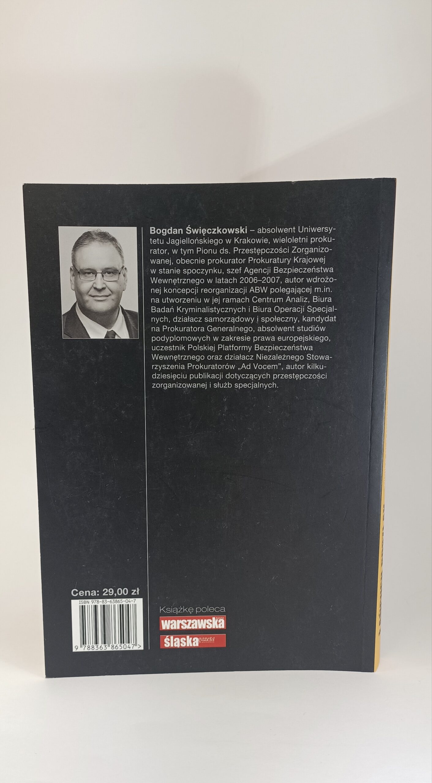 łańcuch poszlak tył książki w antykwariat książki używane Szczecin